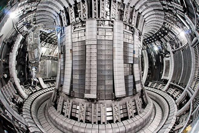 영국 옥스퍼드 인근 핵융합 연구장치 '제트'의 내부. 유로퓨전 제공.