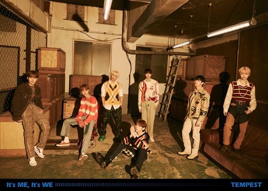A seven-member newcomer, Tempest (TEMPEST), revealed a complete visual Kemistry.Tempest (Lew, Taerae, Gallery, Hyung-seop, Han Bin, Eun-chan, and Hyuk) released a group concept photo and visual clip of their debut album Its ME, Its WE (Its Me, Its Wee) on the official SNS at 0:00 on the 11th.Tempest in the public photos caught the eye with unique and casual styling, and the members also erupted free and wild Energy, foreshadowing a new wind in the K-pop scene.In the visual clip that was released together, Tempest showed a perfect force and created a unique force.The visuals of seven members gathered together with their individuality and charm, and they gathered in the hearts of global K-pop fans.Tempest, which will be newly introduced in about three years after Everglow (EVERGLOW) at the top flower entertainment, means a group that sweeps the music industry with bright Energy and powerful performance in the team name, which means Girssen Storm.Tempests debut album Its ME, Its WE is an album with unlimited possibilities and potential to be one of the seven members.It also contains aspirations to occupy the K-pop market with bright and powerful Energy.On the other hand, Tempests Its ME, Its WE will be released on various online music sites at 6 pm on the 21st.Photo- Weehwa Entertainment