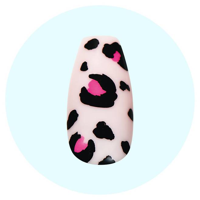 핑거수트 핑크 레오파드 네일(코핀) 1만3천8백원.