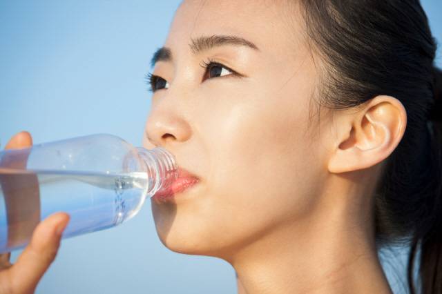 물은 많이 마시면 오히려 독이 될 수도 있다./사진=클립아트코리아