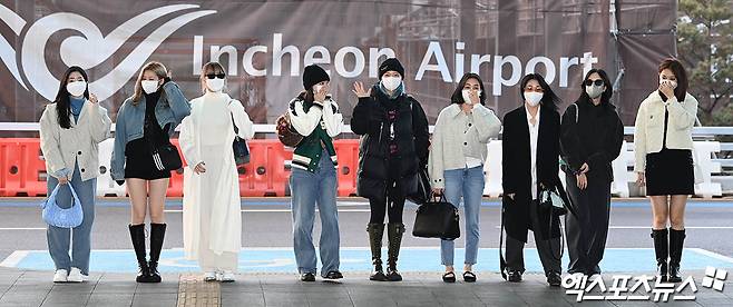 Incheon International Airport ) Group TWICE Jeongyeon departed for United States of America through Incheon International Airport on the afternoon of the 13th, attending TWICE 4TH WORLD TOUR III (TWICE 4th World Tour Three).On this day, Jingyeon attracted attention with his blue hair dyed and headed to the departure hall with a healthy appearance and a bright greeting to reporters and fans.Jingyeon suspended its activities in October 2020 and August last year due to health problems.Jeongyeon is suffering from panic and psychological anxiety disorder, said JYP Entertainment, a subsidiary of the company at the time of the second suspension. As the health of the artist is the most important issue, I judged it to be an appropriate measure to have more time to concentrate on recovery, He said.Jingyeon, who was not able to attend the TWICE solo concert held in Seoul last December, had a time to communicate with fans by announcing his current situation with bright appearance through the official V live channel on the 7th.Meanwhile, TWICE will hold seven concerts in five cities of United States of America from 15th to 16th in Los Angeles, 18th in Oakland, 22nd in Fort Worth, 24th in Atlanta and 26th to 27th in New York.Jingyeon reveals after six months of activity suspensiona nine-man full departurecute VNa Yeon Says Good Morning - JingyeonGo out in a healthy wayWere going to meet United States of America Once