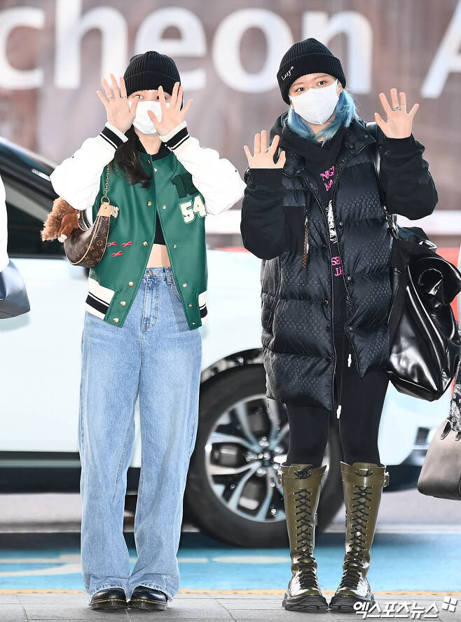 Incheon International Airport ) Group TWICE Jeongyeon departed for United States of America through Incheon International Airport on the afternoon of the 13th, attending TWICE 4TH WORLD TOUR III (TWICE 4th World Tour Three).On this day, Jingyeon attracted attention with his blue hair dyed and headed to the departure hall with a healthy appearance and a bright greeting to reporters and fans.Jingyeon suspended its activities in October 2020 and August last year due to health problems.Jeongyeon is suffering from panic and psychological anxiety disorder, said JYP Entertainment, a subsidiary of the company at the time of the second suspension. As the health of the artist is the most important issue, I judged it to be an appropriate measure to have more time to concentrate on recovery, He said.Jingyeon, who was not able to attend the TWICE solo concert held in Seoul last December, had a time to communicate with fans by announcing his current situation with bright appearance through the official V live channel on the 7th.Meanwhile, TWICE will hold seven concerts in five cities of United States of America from 15th to 16th in Los Angeles, 18th in Oakland, 22nd in Fort Worth, 24th in Atlanta and 26th to 27th in New York.Jingyeon reveals after six months of activity suspensiona nine-man full departurecute VNa Yeon Says Good Morning - JingyeonGo out in a healthy wayWere going to meet United States of America Once