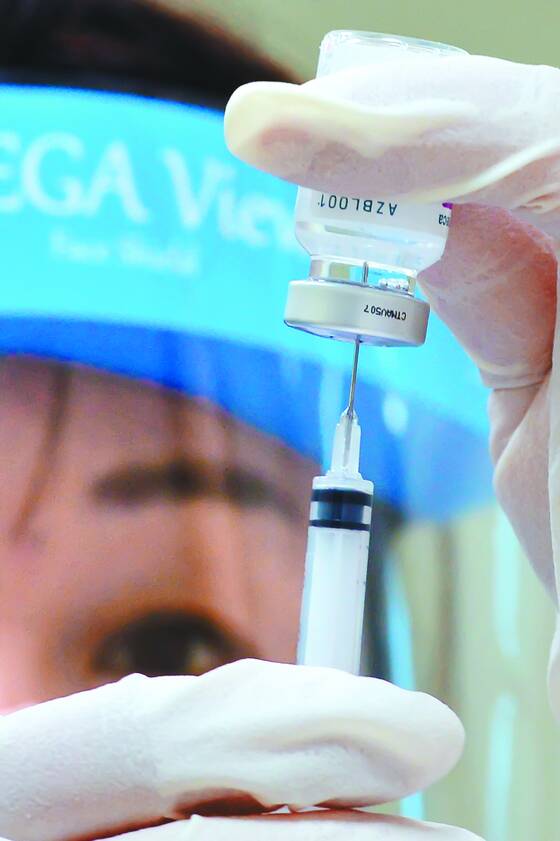 2021년 2월 26일-국내 코로나19 백신(AZ) 접종 시작. [뉴스1]