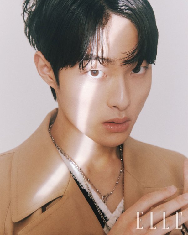 Actor Yoon Chan-young, who played a leading role in the Netflix series Now Our School (hereinafter referred to as Ji Woo-hak), and became hotly interested, released a picture with the March issue of fashion magazine Elle.The photo shoot focused on Yoon Chan-youngs light charm, fresh face, and unique boyhood.Yoon Chan-young in the public picture captures the eye with a soft yet strong expression and colorful eyes.In an interview with the filming, Yoon Chan-young was most impressed by the response to the question of what was left in his memory during the reaction to Jiwoohak.I hope the liquidator will live somehow with personal wishes. He also ran a lot of parks near his house to avoid missing the physical part.When I run, I want to give up, and every time I put more reference to it, it was a great help when I took a picture of the library in Geeeology. In addition, he recalled the audition of Jiwoohak and said, I was preparing for this time and time when I was all in the admission process of college.I was so into the Character that I heard about the audition after a while, and I received the news of passing the college on time the next day. Interviews with actor Yoon Chan-youngs pictorials and video content can be found in the March issue of Elle, the Elle website, and Elle YouTube.