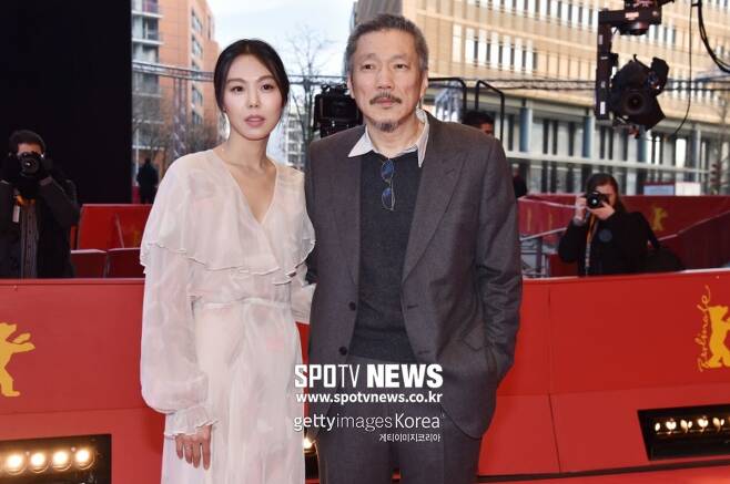 Director Hong Sangsoo and Kim Min-hee joined the Red Carpet at the Berlin International Film Festival in two years.Director Hong Sangsoo and Actor Kim Min-hee attended the 72nd Berlin International Film Festival and enjoyed the pleasure of winning the Silver Bear Award for The Novelists Movie at the closing ceremony held on the 16th (local time).Hong won the Silver Bear Award for Best Director in 2020 and the Silver Bear Award for Introduction last year, followed by the third consecutive year at the Berlin International Film Festival, Worlds top three film festivals.Hong Sangsoos 27th film Novelists Movie was invited to the competition section of the Berlin International Film Festival this year, and Hong Sangsoo and Kim Min-hee attended the festival together and showed up in the official appearance in two years.The two peoples schedule was concentrated on the 16th, and first of all, the official photo call and press conference of the Novelists Movie held at the Grand Hyatt Hotel in Berlin opened the schedule of this years film festival.He was also on the Red Carpet of The Novelists Movie at the main theater, Berlinalepallast. He also attended the closing ceremony and received the judging panel for The Novelists Movie.After winning the award, Hong Sangsoo took to the stage and said, I really didnt expect it. Im so surprised. I dont know what to tell you. I just keep doing what I was doing.I felt that the audience today loved the movie, its touching and I dont think Ill forget it, said Kim Min-hee, the leading Actor, who also took the stage.Director Hong Sangsoo - Kim Min-hees relationship with the Berlin Film Festival is different.The second time they breathed since the 2015 film Now Im Right and then Im Wrong that they first met, Only at the Beach of the Night won Kim Min-hee the Best Actress Award at the Berlin International Film Festival in 2017.The two people who attended the film festival also attended the press preview in Korea in March of that year and acknowledged the affair, saying, I love you.They were both happy to be the first to win the award in 2020 and last year, and in 2020 they were proudly on the Red Carpet in Berlin, and at the closing ceremony.Last year, both of them were absent from the film festival in the aftermath of Corona 19 fandemics, replacing the screenplay award winning impression.And this year, two years later, the Berlin International Film Festival has been showing up on the international stage for a long time and received the attention of world movie fans.Kim Min-hee, who was the main Actor and production director of the Novelists Movie, attracted attention with his unique fashion, which insisted on the costume of the silhouette and the heelless shoes throughout the body, unlike the last film festival.However, at the closing ceremony, I chose makeup that gave a point to the lip in a bright color dress, giving it a fresher feeling.After the award, Kim Min-hee was caught on the camera by holding Hongs hand or wrapping his waist.