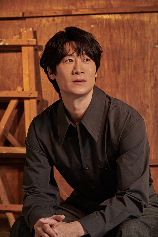 Actor Jin Seon-kyu has released a new profile photo.Recently, it has shown the presence of overhang wall that covers visual and atmosphere beyond solid smokeEl Zulai Entertainment, a subsidiary company, opened a new profile of Jin Seon-kyu on the 18th.In the open photo, Jin Seon-kyu fills the frame with a friendly and soft smile. In particular, Jin Seon-kyu, who is wearing a suit and revealing one forehead, is emitting a new charm.I always enjoy the experience of showing different images from the existing images, Jin said. I think that when the perfect interaction is made between the photographer and the photographer, good pictures come out.It is not easy to show many things with only a facial expression and minimal movement in a fixed frame as a subject, but it also gives a strange pleasure that seems to exceed the limit. Currently, Jin Seon-kyu introduces the field of profiling and the godfather of Korean scientific investigation in SBS drama Readers of the Heart of Evil, and draws a state-run figure with the motif of Yoon Oe-chul, a real person who unearthed Professor Kwon Il-yong.Meanwhile, People who Read the Heart of Evil will air at 10 p.m. on the 25th.Photo: El Zulai Entertainment