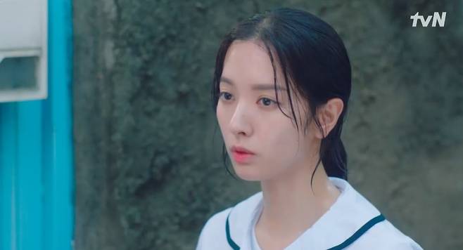 Kim Tae-ri was a person who wanted to see every time he weakened.On TVNs Twenty Five Twinty One broadcast on the 20th, Lee Jin (Nam Joo-hyuk) and Kim Tae-ri, who claim to be comforting each other, were portrayed.Yu Rim (Bona Boone) turned on the double wick on the day, watching the joy with Lee Jin.Where are you two going? Yu Rim asked, I did not go, but I came back.Youre talking to me when Lee Jin is in the bag?Yu Rim angered him by saying, Why are you frustrated when I told Lee Jin?Ji Woong (Choi Hyun-wook) was also in love with Yu Rim. Ji Woong, who was wary of Lee Jin, said, Who is this brother?Is it a major figure? Lee Jin laughed awkwardly, saying, It is not a major one. On the other hand, Heedo has been putting beverages in Yu Rims rocker every morning on condition that he dances to Ji Woong.Yu Rim was offended by saying, You didnt want to hate me, did you? I love it, wouldnt you be creepy in my position? He was unhappy, but he was hidden for Ji-woong.Ji Woong himself, who revealed the truth to Yu Rim, and Yu Rim, who learned the whole story, said, I did not know it, and I did not know how much I was worth to Na Hee-do.Ji-woong laughed, saying, Its okay, I would have been pretty to see the last one.Yu Rim said, You are really strange while feeling the excitement of Ji Woong, and Ji Woong said, I am strange these days.I dont think Ill see you much in the future, so Ill be here for an hour. Is that really weird?Yu Rim added shyly, I have to come to class sometimes, so lets see it then.Hee-do learned to dance to Ji-woong earlier because of the order of coach Chan Mi (Kim Hye-eun).Again, in front of Chan Mi, Hee-do said, I realized the difference between Yu Rim and me. The reason why Yu Rims fencing seemed elegant as dancing was because of rhythm and my fencing seems to be done by bats.It was Lee Jin who took care of the joy of falling into practice after the confrontation with Chan Mi.Then they had a fencing showdown with Hope, and Lee Jin won the game with a trick, and Heedo was disarmed with Lee Jins bright smile while angry.Looking at such a joy, Lee Jin added, I will think about Hope and talk.Lee Jin is so eager to take away such a willingness, and he says, So when I get weak, I want to see you, too?Go up slowly and get what you want.Why do you support me? My mother doesnt support me, he said, and it makes me look forward to it.So I am greedy. Lee Jins response to the end of the play predicted a more exciting development.