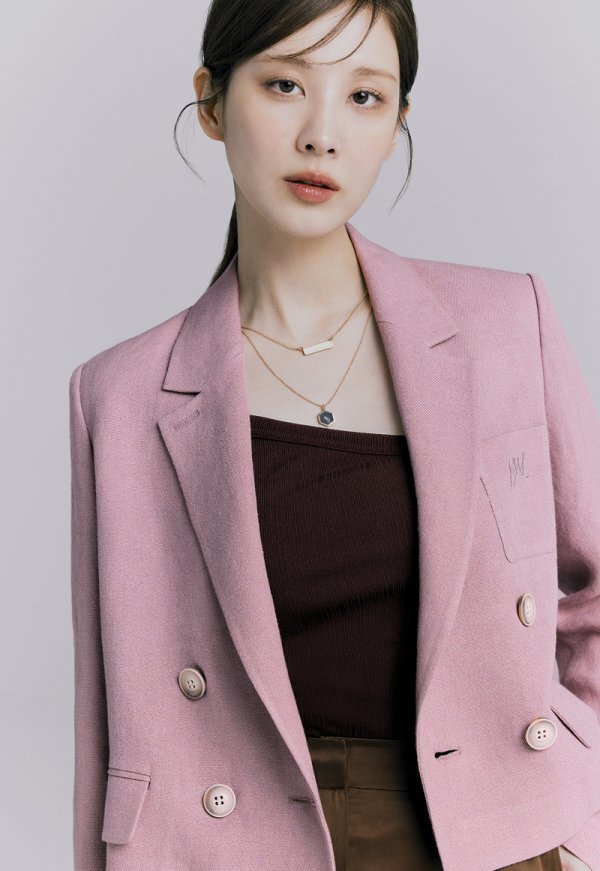 Seohyun, who was selected as the first exclusive model of the brand to celebrate its 10th anniversary this year, was impressed with the perfect model La Poste in the 2022 spring campaign.Styling that compromises practical dailyity is also impressive.Meanwhile, Seohyun was in charge of Temple Jung Woo, a talented public relations team that said something that broke in the recently released Netflix movie Moral Sense.Moral Sense is a work that depicts the romance of respect for the dizzying taste of Jihu, who has a perfect but unique sexual taste, and Temple Jiu, a competent public relations team who learned his secrets.