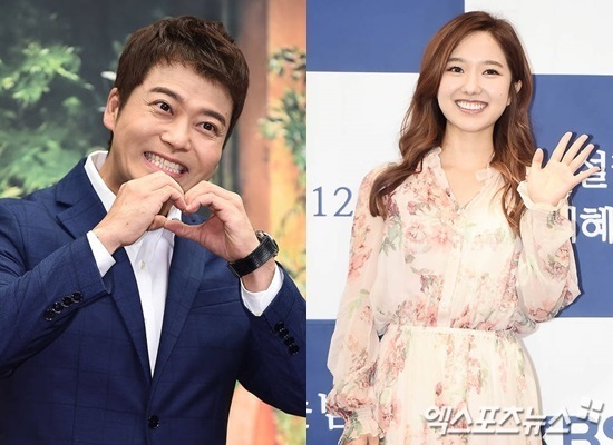Jun Hyun-moo, Lee Hye-sung, ended relationship with Breakup, not marriageSM C & C said on June 22, Jun Hyun-moo and Lee Hye-sung recently broke up. Jun Hyun-moo and Lee Hye-sung will remain strong supporters who will be strong in the future as they started their relationship with each other in the first place. Back in November 2019, Jun Hyun-moo and Lee Hye-sung began their public devotion.At the time, the agency said, Jun Hyun-moo and Lee Hye-sung have a good relationship with each other in a professional common denominator called announcer, and recently they have a good feeling about each other.After admitting their friendship, they continued their love affair.After the release, Lee Hye-sung smiled at KBS 2TV entertainment artist relay, which appeared as MC at the time, saying, I was grateful to my colleagues and friends for celebrating a lot.Shin Hyun-joon said, Last week, Jun Hyun-moo came to buy coffee for the staff.In 2020, rumors of marriage were raised.There was a suspicion that the two people were volunteering together and Lee Hye-sung announcer was preparing for marriage while getting off at KBS Cool FM Lee Hye-sungs thrilling night.Jun Hyun-moo explained, It is not true at all.Lee Hye-sung showed affection for MBC Radio Star, saying that lover Jun Hyun-moo gives a lot of entertainment advice.Lee Hye-sung said, It was hard to tell the truth with my mouth.But I could not hide more, so I talked boldly. He said, My gaze was not good after my devotion was revealed. In MBC I Live Alone broadcast in 2021, Jun Hyun-moo talked with Lee Jang-won, who announced his marriage to Bada Sea.Kim Ji-seok told Jun Hyun-moo, If you are going to talk about your brother (marriage), tell me now. Jun Hyun-moo said, I want to get the article first.I will send the article to Tok, he said.In December last year, Lee Hye-sung said he visited Kim Jung-wooks restaurant at the end of the year at MBC Everlon Mamma Mian.When Kang Ho-dong asked, Did you go alone? And Did you go with your mother and father? Lee Hye-sung laughed, No, my father ....Lee Soo-geun indirectly mentioned Jun Hyun-moo, saying, Do you call him a father?In the broadcast, the subtitle Photo by my ex-father attracted attention.At the time, the two were once caught up in the Breakup rumor: Jun Hyun-moo told Christmas Eve: This is a really depressing Christmas Eve, isnt it?Today, I just posted Merry Christmas as I watched it alone, but I could see that there was no problem with the affection front through broadcasting.In addition, JTBC Tokpawon 25 oclock broadcast in February, the marriage of Jun Hyun-moo, who is in public love, was revealed.The Japanese and Chinese fortune teller told Jun Hyun-moo that there will be a marriage next year, and naturally the lover Lee Hye-sung was mentioned.The 15-year-olds devotion to Jun Hyun-moo and Lee Hye-sung ended with Breakup, not marriage.The two men, who met as seniors and started their public devotion, are returning to their seniors and juniors, and as they said they would remain supportive assistants to each other, it is noteworthy what the two will do in the future.Photo: DB, MBC Broadcasting Screen, MBC Everly One Broadcasting Screen
