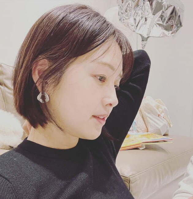 Actress Yuko Fueki, who returned to Japan, reported on her recent situation.Yuko Fueki said to his instagram on the 24th, It was cold today! I cut my hair.I was comfortable to dry my hair, but the static electricity is so great. The photo shows Yuko Fueki, who boasts a changed hairstyle. Yuko Fueki turns into a knife-footed figure and attracts attention. Sayuri, who encountered it, said, Oh!I also look good on my short hair style, he commented.Meanwhile, Yuko Fueki made his debut in Korea with the drama My House; he stopped working in Korea after the drama Iris 2, which ended in 2013.He is an actor in Japan; he married a non-entertainer, Japan man, who is one year older, in June 2018, and has a son in his family.