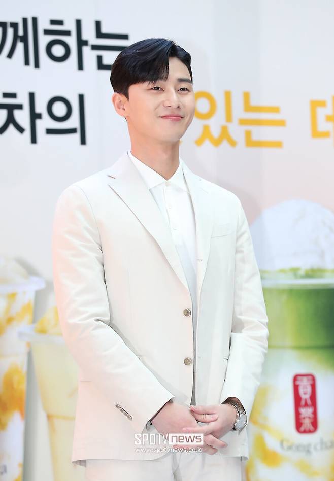 Actor Park Seo-joon has been diagnosed with a new coronavirus infection (Corona 19).According to the 24-day report, Park Seo-joon was recently confirmed as Corona 19.Park Seo-joon is being treated for self-punciation after being tested positive for PCR, and has been given a third vaccination for Corona19 vaccine, and is said to have no major health problems.Park Seo-joon has become a representative actor of Korea in the series of hits of the starring films.Drama Ssam, My Way, Why is Kim Secretary, Itaewon Clath, Youth Police, Celebrity, etc., show different color characters and activities and enjoy the highest popularity.In addition, he was loved by friendly charm like a boy in various entertainment such as Yoon Restaurant 2 and Yoon Stay.Recently, he joined the Marvel Cinematic Universe (MCU) to make headlines, confirming his appearance in the Marvel studio film The Marvels, known as Captain Marvel2.