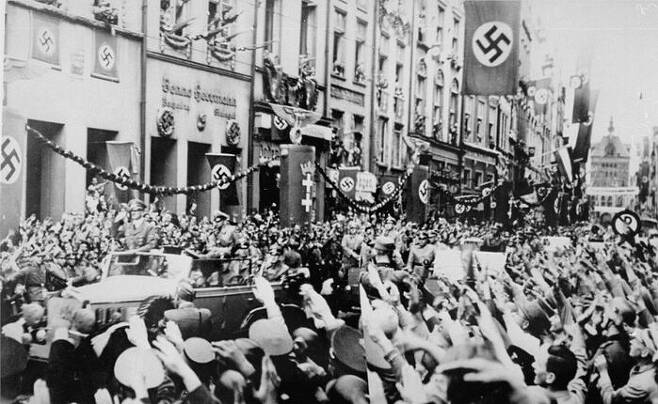 [사진] 나치독일 수중에 떨어진 단치히. 1939. 히틀러 군대가 이곳을 침공하면서 폴란드 침공으로, 2차세계대전으로 이어졌다. (사진: 미국 홀로코스트 박물관)