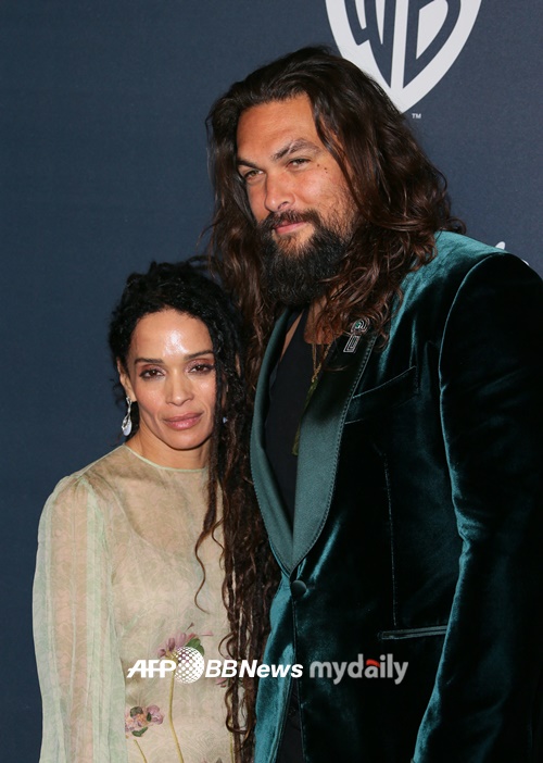 Aquaman Jason MOMOa, 42, reunited with her divorced Lisa Bonnet, 54, in January.It appears that they were back together, almost two weeks ago, the couples aide told Hollywood Life on Wednesday.They decided to do things rather than give up because they invested so much in each other, he said.They share daughter Lola Iolani, 12, and son Nakoa Wolf Manakauapo Namakaeha, 10; both children are reportedly completely excited by their parents decision.Everyone is sincerely hoping that this time it can work out, the source said.We all feel this transformational era shift, Jason MOMOa said earlier on January 12 in an Instagram post, and the revolution is unfolding and our family is no exception.Im telling you about the family that were breaking up in our marriage.We share this not because we think this is news, but because we live our lives and we are dignified and honest, he said.Our constant commitment to this sacred life is our children, teaching our children what is possible, and living a life of prayer, he concluded.This post is now deleted - deletion of the post appears to be a good sign of their recovery in relationships.They began dating in 2005 after being introduced by each others friends at a jazz club, and later married in October 2017.