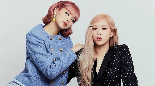 Rosé from group BLACKPINK showed off her unrealistic beauty with Lisa.On the afternoon of the 7th, Rosé posted several photos on his instagram with the phrase season drawings.Rosé sported a friendly shoulder-to-shoulder tie with Lisa and elegant beauty, with a polka dotted dress and long straight hair with a wave, which boasted doll beauty.The nail art that fits the pattern of clothes also stood out.Above all, the legs of Rosé, which is slim without any fuss, caught the attention of people.Meanwhile, Rosé, who had been confirmed for Corona 19, was released from isolation on Thursday; BLACKPINK, to which Rosé belongs, is preparing for a comeback.