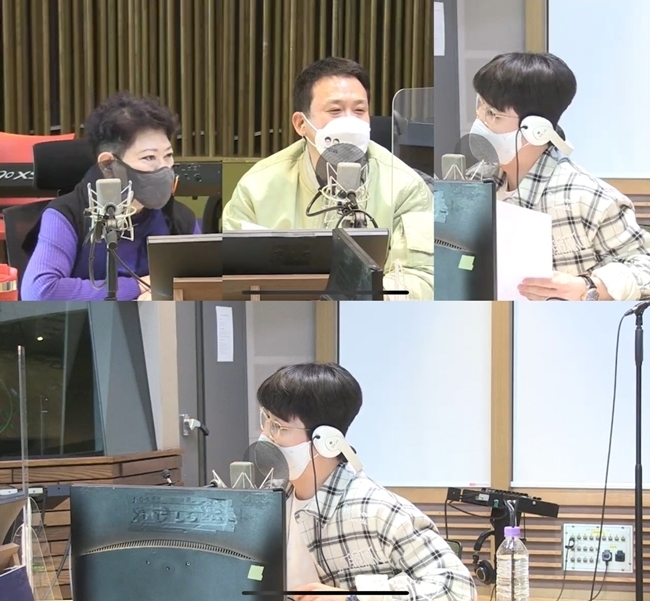 Singer Young Tak filled Women with candid talks and live skills.Young Tak appeared as a guest in MBC standard FM Women Yang Hee-eun, Seo Kyung Suk broadcast on March 8th.The new song Abalone Eating, created by Young Tak and Ji Kwang Min composer, is a song with direct and pleasant lyrics.Young Tak introduces Lets go to see the stars in the 40s version of Im going to eat abalone, saying, I am forty years old and I like seafood and put seafood.Its a proposal that can be made in your 40s, he said.Young Tak has appeared on SBS stockings in the past as a provider children soul, who said: Its the first behind-the-scenes story, and I couldnt appear on stockings.The album was ready with the representative of the agency who belonged to the company at the time. It was impossible to go out because the album was ahead of the album.I started posting videos in the same practice room as these friends. I felt like I was getting straws. Then I got an offer from stockings.The main writer of stocking was Mr. Trott. The second time I met Hidden Singer. I met him three times.I realize that I will meet all of them someday. Asked if he was in contact with members of the Provincial Children Soul, Young Tak said: The older brother is married and has a child; the youngest is also married.The second is the same age as me, but only two are bachelors. One listener admired Young Taks smack, saying: Why are you so versatile? Then Yang Hee-eun asked if there was an actors dream, too: Young Tak has.I was careful to express it at first, thinking about whether it would be an example to actors.I am preparing hard to see how I got a chance, and this is my life, so I am preparing hard to do my best at what I have been given. Young Tak said, When I look back, at least I have made this page well. I tried to live a life without regret.I have a lot of good people around me because I have a lot of in-laws. I live with the idea that I will meet someday. I want to live well and be remembered as a good person. 