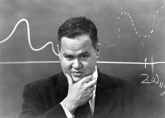 소프트웨어와 비트라는 말을 처음 만든 미국의 통계학자 존 와일더 터키 박사(1915-2000년). 미국철학학회 제공
