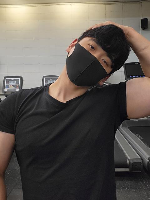 사각근 스트레칭. 비욘드 피트니스 제공