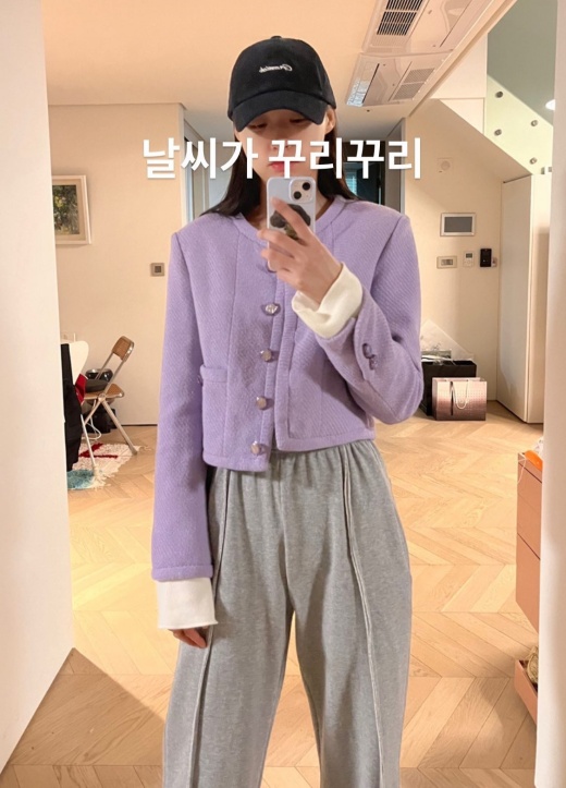 Group AOA member and Actor Seolhyun (real name Kim Seolhyun and 27) boasted an eighth-place finish.On Wednesday, Seolhyun posted two photos on personal social media, calling it weather-packed.Seolhyun in the full-body mirror showed off her mannequin legs, sporting a superior giddy spot: a combination of pastel-ton jackets and jump-ins is fresh.Seolhyun, 167cm tall, perfected her styling with her long legs.Meanwhile, Seolhyun will appear on the cable channel tvNs new drama The Shopping List of High Seas (playplayplay by Han Ji-wan, director Lee Eon-hee), which is scheduled to be broadcast for the first half of this year.The High Seas shopping list is a neighborhood face-to-face comic mystery that starts with the Mart receipts by MSMart intern Daesung (Lee Kwang-soo), the district police officer Doahee (Kim Seolhyun), and Daesung mother Jung Myung-sook (Jin Hee-kyung), who are run by their mother when a mysterious body is found near the Seoul outskirts apartment.