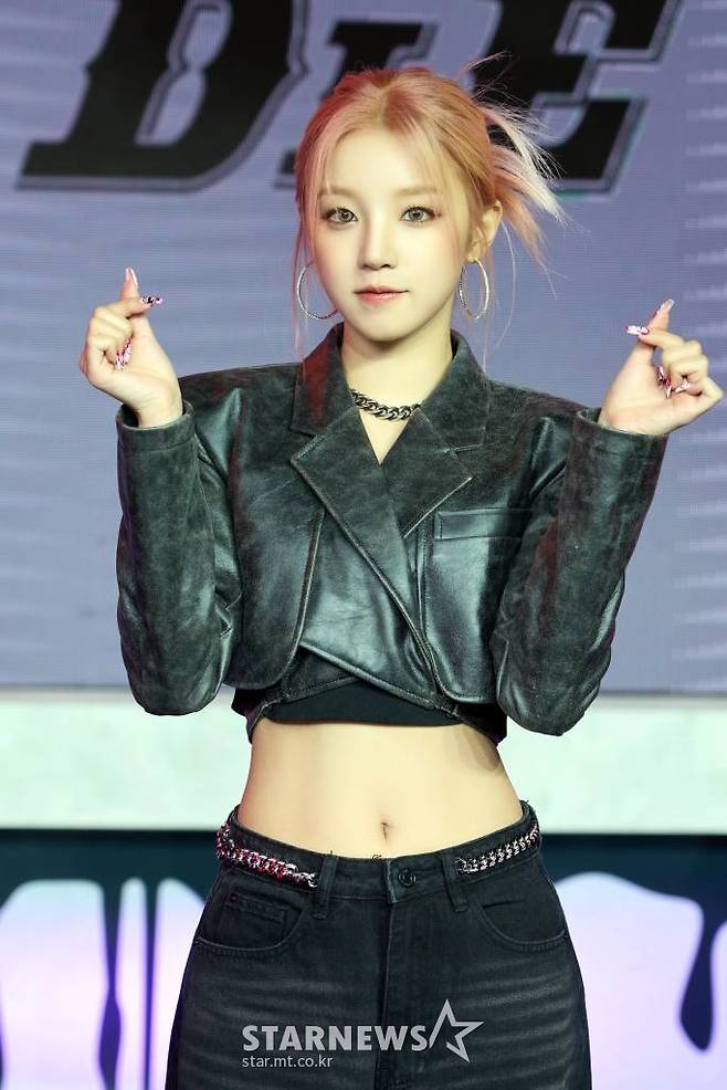 그룹 (여자)아이들((G)I-DLE) 우기가 14일 오후 온라인으로 진행된 첫 정규앨범 '아이 네버 다이' 발매 쇼케이스를 열고 포즈를 취하고 있다. 2022.03.14 <사진=큐브> /사진=임성균 기자 tjdrbs23@