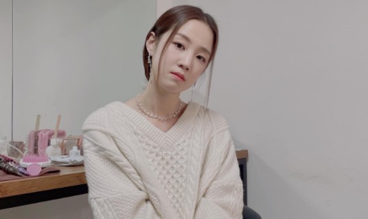 Singer Park Bo Ram has been a cheerful beauty.On Friday, Park Bo Ram posted a picture on his instagram with a heart emoticon.Park Bo Ram showed off her innocent visuals in a beige knit, which she accessorised with a mysterious charm by staring at the camera with a dreamy look, crossed her legs.He caught his eye with his slender body and showed off his living mannequin.Meanwhile, Park Bo Ram made his debut through Mnet audition program Superstar K2 in 2010 and received great attention after losing 32kg.I went to OST once in May 2020, and I also released Disney + Sound Track # 1 OST I want to be happy.