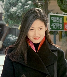 Another fire has been set on Actor Shim Eun-has return theory.It was a matter of concern that the return of 21 years of retirement would really be done, but Shim Eun-ha denied the return theory directly and finished with happening.The issue that caught the publics attention on the 16th was the return theory of Shim Eun-ha.Sports Chosun reported that Shim Eun-ha will appear in the next drama produced by Esporte Clube Bahiapom Studio.He also said he will be able to see Shim Eun-ha in front of the camera in the second half of this year.Since then, Esporte Clube Bahiapom Studio has said it is positively reviewing but contracting stage in an official position inquiry of a media.However, many media inquiries, including i, remained silent without official answers.Shim Eun-ha strongly denied the return theory, saying, It is unfounded, and The company Esporte Clube Bahiapom Studio has never heard of its name.Shim Eun-ha, who last stopped acting as an actor in the movie Interview in 2000.Shim Eun-has sudden retirement, which was called 90s Troika along with Ko So Young and Jeon Do Yeon, has caused a huge topic.It was very hard to continue my entertainment career, Im so strong for myself or my family, he said in an interview with the Central Monthly after his retirement declaration.In 2005, four years after his retirement, he married Ji Sang-wook, the current director of Yeouido Research Institute, and his return to Actor became increasingly estranged.As the wife of a politician Shim Eun-ha, not Actor Shim Eun-ha, he has been enthusiastic about helping Husbands parliamentary campaign.Nevertheless, the return theory has been heard steadily.In 2010, rumors were circulating that he had signed a contract with an entertainment company. In 2014, he lit up the return story, which was quiet because he was in charge of the radio program of Far East Broadcasting.In 2016, there was also talk of interacting with film industry officials and preparing to return, but all ended with snow.And today (16th), with another return theory, the reaction of the netizens who looked at Shim Eun-ha at the center of the topic again was mixed.Many netizens responded with welcome, saying, It is nice to hear the news for a long time, I miss the prime time, and I am looking forward to seeing you again.On the other hand, some netizens poured out comments that questioned his past in online communities, etc. In 1998, he was caught up in a case of drunk driving.In addition, Shim Eun-ha said in an interview at the time of his retirement declaration that he do not regret his decision to retire, and some people questioned his integrity.In the end, Shim Eun-ha opened his mouth directly on the afternoon of the afternoon and made a firm line on the return theory, as the netizens continued to talk about the authenticity of the return theory.Shim Eun-ha said in an official position that return theory article is unfounded and the company Esporte Clube Bahiapom Studio has never heard of its name.We will also review legal action against false reports. Please refrain from indiscriminate reports.This resulted in Shim Eun-has return theory being concluded with another futile happening.However, as he was a top star who enjoyed an era, it is predicted that his return theory will one day be re-ignited again.iMBC  Photo iMBC DB  Photo Source = Movie Christmas in August Steel