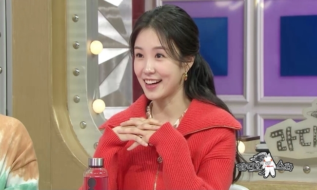 Former SBS announcer Jang Ye-won will be confessing the direction of retirement allowance received after leaving.MBC Radio Star, which will be broadcast on March 16, will feature Ready TV! Audio Star with Ahn Ji-hwan, Jung Sun-hee, Yoon Min-soo and Jang Ye-won.Jang Ye-won joined SBS as an announcer in 2012 and has been active in various genres such as sports, culture, entertainment and has been active as a signboard announcer.In 2020, he left SBS for eight years and declared free.Jang Ye-won boasts a distinctive fresh and youthful demeanor, deadly loveliness, and a clear and positive appearance all the time. Radio Star 4MC is unique (?)The back door that I prepared for the greeting and permeated the charm of the sunny Jang Ye-won, which creates a black history self.First, Jang Ye-won explains the rumor that he left because of the SBS entertainment target.Jang Ye-won set up a celebration stage with junior announcers at the 2019 SBS Entertainment Grand Prize, and viewers who watched it responded that Jang Ye-won is leaving because of this stage.Jang Ye-won explains the rumors of leaving the company and raises questions about the reason why he suffered a slug at the time.Jang Ye-won, who entered the third year of the Free Declaration, tips off the direction of retirement.He said, It was Feelings, where the hometown of the heart disappears because I spent my retirement allowance. He said that he had made the 4MC laugh by clearing the retirement allowance usage.In addition, Jang Ye-won confessions an extraordinary sister episode that he had been broadcasting with his sister, Jae-in announcer, who is a free senior and brother.Also, because of his brothers talent, he is going to talk about the story of Feng Fengs luck while eating rice, so he wonders about the inside.Jung Sun-hee tells the story of TV Animal Farm, which has been active as an avant-garde for a long time.Jung Sun-hee tells the story of a puppy who has been sentenced to a deadline for a middle school boy, especially a puppy who has been in a relationship for 18 years.