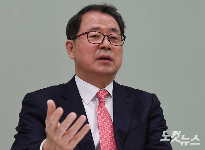 주러시아 공사를 역임한 박병환 유라시아전략연구소장이 지난 14일 서울 양천구 CBS사옥에서 인터뷰 하는 모습. 황진환 기자