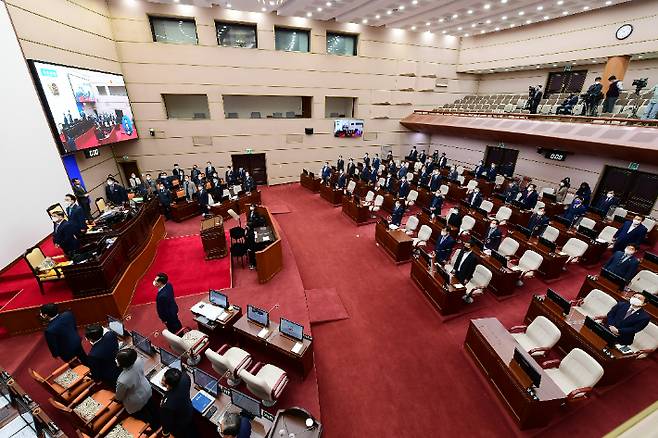 경남도의회 본회의장. 도의회 제공