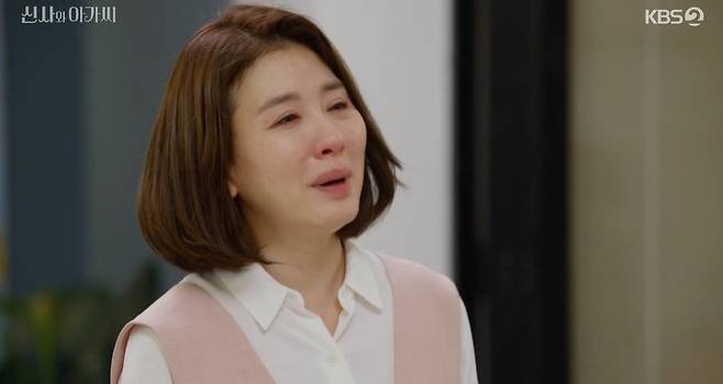 Lee Jong-Wons choice was Lee Il-hwa, not Oh Hyun-kyung; Lee Se-hee was belatedly alarmed to learn that Lee Il-hwa was battling cancer.On KBS 2TVs Gentleman and Girl broadcast on the 20th, a figure of Lee Jong-Won, who declares that she will keep Anna Nicole Smith (Lee Il-hwa) in front of Oh Hyun-kyung, was drawn.Having felt a strong anxiety about the relationship between Sucheol and Anna Nicole Smith, Anna Nicole Smith was angry to confirm that she was staying in Korea and Sucheol was with her.I went to Mart like a couple, got a paprika accident, a carrot accident, a coffee shop, and I tried to break into the officetel and I did not see any dirty eyes.Im doing what I do now, and the embarrassed Dandan asked, Who did our Father have an affair with?Anna Nicole Smith-Kim was having an affair with her. I dont want to live, she cried.Eventually, the angerless room broke into Anna Nicole Smiths house and grabbed his hair and broke the house and was in a frenzy.You know me funny that you have a lot of money, and how can I do that? he said, and he said, Why is it my husband among many men?Anna Nicole Smith knelt down in front of the room and said, I was wrong. I am so wrong.I was greedy before, but not anymore. But the reason why do you do it like my husband and my husband?Dandan, who appeared late, raised the sitting room and shot Anna Nicole Smith, Are you a person like this?Dont misunderstood. I didnt mean it. I was going to America with you and your Father.And I am being punished. And Anna Nicole Smith explained, Why do not you meet our father? I am really nervous now.Dont ever show up in front of me again, and disappear. Go away forever in front of us. Go away from this world!Anna Nicole Smith eventually collapsed on the outskirts of her only daughter Dandan.Meanwhile, Anna Nicole Smith explained to Su-cheol, Did you cheat on her? I saw everything.You went to the house again and you did it? he asked, Yes, I did.So Im just watching it?Only then did Sucheol tell Anna Nicole Smith of her current state of affairs by saying, What have you done to that sick woman, her cancer.Anna Nicole Smith is refusing surgery on guilt that she has abandoned her staging; the staging of verbal abuse against Anna Nicole Smith was deeply shocked earlier.What do I do, Mr. President, I dont know that and I hurt you with bad words to get out of this world, said Dandan, who was caught in guilt.I dont know what to do if I make you wrong. I hated him, felt sorry for him, and I dont know.Britain encouraged the team, saying, Do what you want, whether you hate or feel sorry.At the end of the drama, the figure of Su-cheol, who declared to protect Anna Nicole Smith, was drawn to the room, and raised questions about the development.