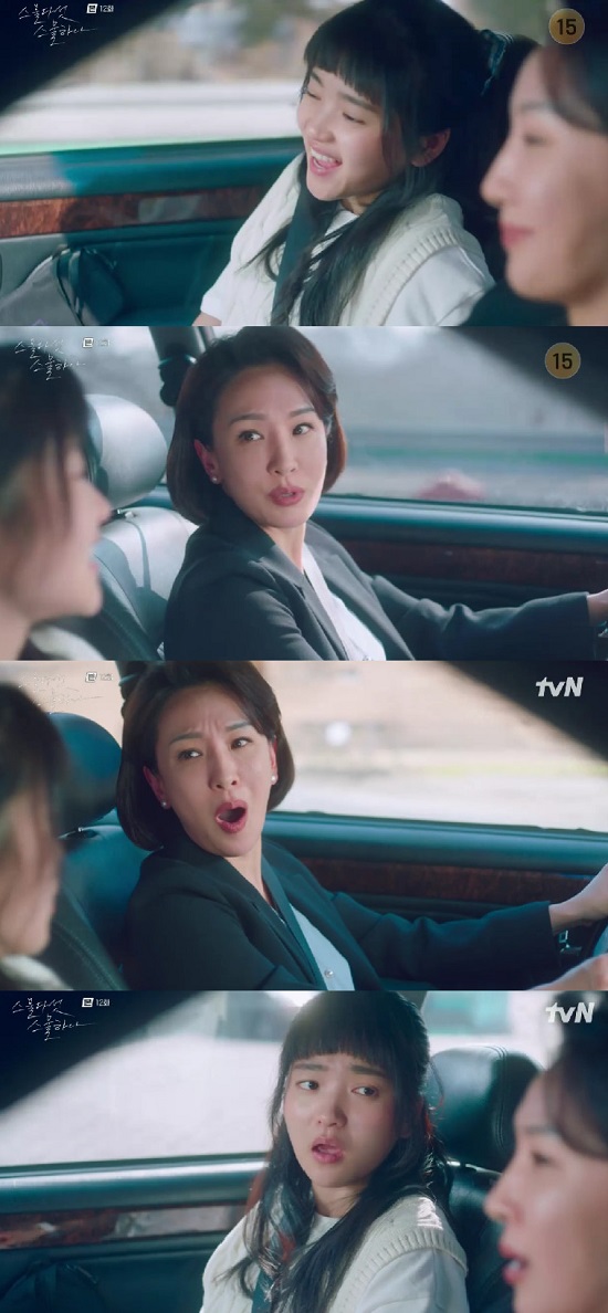 In TVN Twenty Five Twinty One broadcast on the 20th, Shin Jae-kyung (Seo Jae-hee) and Kim Tae-ri were shown talking about college entrance examination.In the car, Shin Jae-kyung told Na Hee-do, Lets come to see my dad often in the future, I will have time.After that, Shin Jae-kyung asked Na Hee-do, What happened to the entrance examination, is it exempting the tuition fee? And Na Hee-do said, Yes. But I just want to go to the unemployment team.I hope its the same team as Yu Rim, he replied.Shin Jae-kyung said, What kind of unemployment team is the unemployment team or you are not going to college?Na Hee-do replied, The body is just exempt from tuition fees. Shin Jae-kyung said, Do not laugh, money is a problem now.I do not think I will make a living after I quit fencing when I leave college. Why is it so short? Nahee also said, I have a short idea. I will continue to quit fencing.In the gym, Na Hee-do asked Go Yu Rim (Bona) Do you want to go to the gym, can you get a full scholarship? and Go Yu Rim said, Schools and salaries are not comparable.I have to make money quickly. But you are going to go to the gym. Na Hee-do said, I just want to go to the unemployment team and make money, but my mother tells me to go to the gym.But I do not have to look at the SAT to go to the gym, said Yu Rim, and Na Hee-do said, I have to hit more than 80 points.I am 80 out of 400, how do you fit? And Na Hee-do said, I have to solve the Korean language. When do you read all the funny fingerprints?Photo: TVN broadcast screen