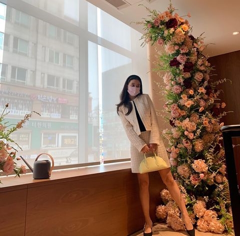 Actor Kim So-eun (33) shared his lovely daily life.Kim So-eun wrote a short daily day on the 21st instagram and posted several photos.It appears to have found a general store: Kim So-eun, who wears a pink mask and a yellow bag in a two-piece with a luxurious atmosphere, and Kim So-eun, who looks around with serious eyes.The photo of the donut was also released, but she is making a lovely face with her donuts in both hands. Kim So-euns innocent beauty steals her gaze.