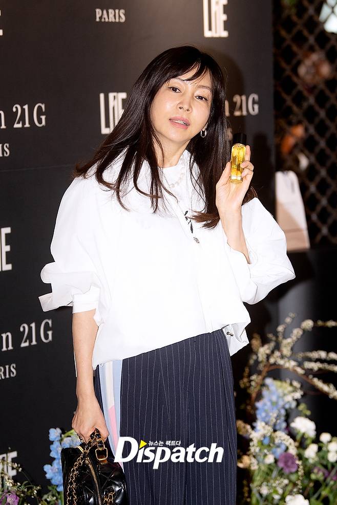 Actor Hwang Shin-hye attended a brand photo event held at Cheongdam Square Atelier in Cheongdam-dong, Gangnam-gu, Seoul on the afternoon of the 23rd.Hwang Shin-hye caught his eye with elegant beauty on the day.