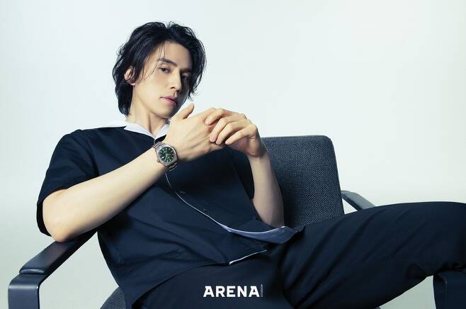Actor Lee Dong-wook presented a unique visual picture.Lee Dong-wook in the open Arena Homme Plus pictorial captures the attention of those who see it in a luxurious atmosphere at once.Not only does it show a brilliant visual with clean, white skin and distinctive features, but it also gives a deep eye that seems to fall into it.Lee Dong-wook also reveals modern yet classic charm with blue-toned striped shirts and formal jackets.Lee Dong-wook in the shooting on this day is the back door that perfected every concept and completed A cut in an instant, causing the staff in the field to respond hotly.Lee Dong-wooks picture can be seen in the April issue of Arena Homme Plus.