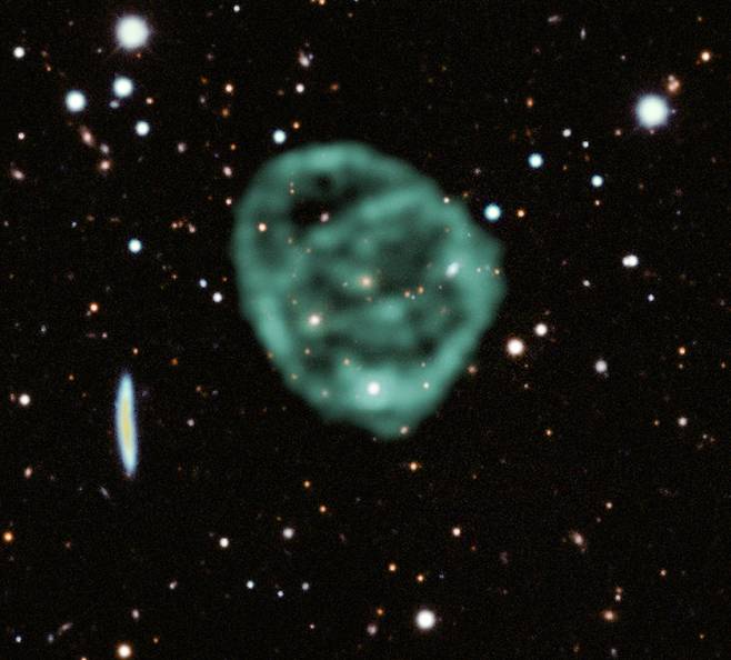 ‘우리 은하 16배 크기’ 수수께끼 천체 가장 선명한 이미지 공개(사진=EMU / 미어캣 / DES / DOE / FNAL / DECam / CTIO / NOIRLab / NSF / AURA)