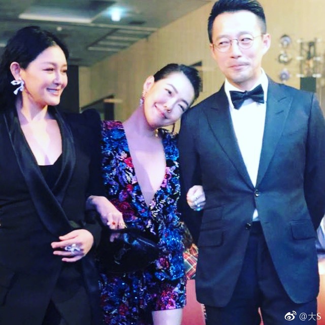Taiwan actor Seo Hee-wons brother Seo Hee-jae revealed Koo Jun Yup and Seo Hee-wons Love Story, while Seo Hee-wons ex-husband Wang Xiaopei expressed his anger.According to a number of China media reports, Seo Hee-je appeared on a broadcast program on his 29th as MC and talked about Koo Jun Yup and Seo Hee-wons Love Story.My sister told me she had a boyfriend.I said, I dont know him, do I? but he nodded.I was more excited than my sister, and wept, and they were forced to part at the time of their most loving moments, and so they remained very deeply regretful of each other, he said.The broadcast caused a lot of topics to China netizens through SNS, and Seo Hee-wons ex-husband Wang Xiaopei attracted attention by leaving a message criticizing Seo Hee-won in his Weibo.Wang Xiaopei mocked Seo Hee-je, saying, When did you guess, did you take a lot of medicine today? Moy Yat is excited only for you.As the netizen criticized him, he said, First, I didnt drink, I just didnt have the limit. Second, our children are in Taipei.Third, your sister does not say anything, but you do not care so much about Moy Yat. Do not be too much for our children. Seo Hee-jae said through the Taiwan media, When someone slanders me, it is better to tolerate it rather than explain it.If another person insults me, its better to make it disappear than to stop it. Seo Hee-jes husband, Heo Ya-gyun, also said, Seo Hee-je is a wise person.Meanwhile, Seo Hee-won has a daughter of eight years old and a six-year-old son in 2011 with China businessman Wang Xiaopei.However, after marriage, he was in conflict with suspicions of affair and discord, and divorced in November last year.Seo Hee-won officially announced his lover Koo Jun Yup and marriage 20 years ago on August 8, and Koo Jun Yup went to Taiwan and finished marriage report in Taiwan on the 28th and became a legal couple in both countries.Seo Hee-won, Seo Hee-je Weibo