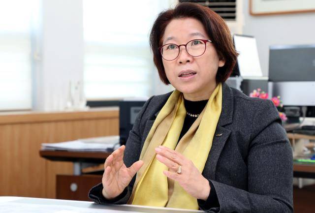 정은희 한국산업인력공단 대전지역본부장이 "산업구조의 급격한 변화, 고용형태의 따른 직무역량 변화에 발 맞춰 지역민에 대한지원을 지원을 아끼지 않겠다"며 '국민의 평생고용 역량을 키우는 최고의 HRD파트너'라는 비전을 제시하고 있다. 최은성 기자