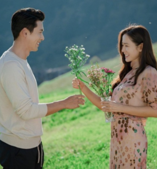 Top star actors Hyun Bin and Son Ye-jin have signed up for about a hundred years, and their host is known as Park Kyung-lim, not Yoo Jae-Suk, and attracts the attention of netizens.At 4 pm today, the wedding ceremony of Hyun Bin and Son Ye-jin was held at StonehengeHouse in Gwangjang-dong, Gwangjin-gu, Seoul.The wedding was held under tight security.StonehengeHouse, which collected topics at the wedding ceremony, is a place where Shim Eun-ha, Kim Hee-sun, Shin Ae, Ji Sung - Lee Bo-young, Sean - Jung Hye-young, Ju Sang-wook - Cha Ye-ryun, Bae Yong-joon - Park Soo-jin have made about 100 years.Son Ye-jin and Hyun Bin invited only parents and acquaintances to go private, and it was reported that they also asked for security of the passengers who received the wedding invitation.The celebration was named singer Spider, Kim Bumsoo and Paul Kim on the guest list.Spider is the back door of the drama Loves Unbreakable OST, which starred Hyun Bin and Son Ye-jin, I give you a heart.In particular, the wedding ceremony was known to be held by Park Kyung-lim, and it was reexamined that Son Ye-jin called Yoo Jae-Suk as his wedding host at the Candid Camera, an entertainment program.Actor Son Ye-jin, who appeared on TVN entertainment Uquiz on the Block, which was broadcast on February 16, reveals that Yoo Jae-Suk is like a bungee jump in Running Man.The Infinite Challenge Brazil World Cup also cheered, he said.In particular, on this day, Yoo Jae-Suk told Son Ye-jin, I liked Candid Camera very much. At that time, Son Ye-jin was forced to marry Jung Il-woo, and Yoo Jae-Suk said, I have been molesting twice a day, There you go.And the Candid Camera video was released. In the video, Son Ye-jin made a laugh by unveiling his ambitious plan to ask Yoo Jae-Suk for a wedding society by running the Candid Camera with Jung Il-woo.Among the netizens, Yoo Jae-Suk responded that he actually expected to have a wedding ceremony with Hyun Bin.However, the actual society is attracting attention by revealing that Park Kyung-lim is in charge.Meanwhile, Hyun Bin and Son Ye-jin first met in the movie Negotiations released in 2018 and met again in the TVN drama The Unbreakable of Love.The two men, who had been involved in a few romantic rumors in the meantime, officially acknowledged their devotion in January last year.The Unstoppable Destiny of Love