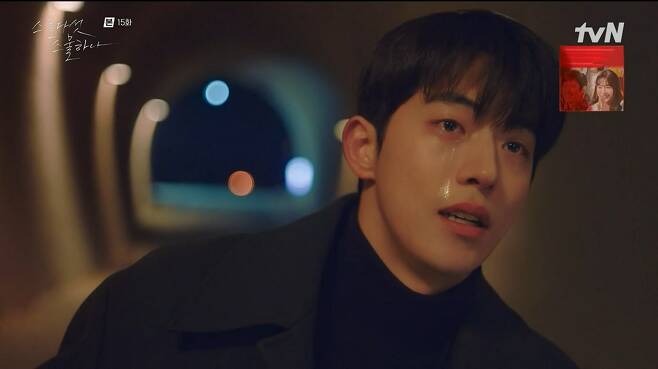 Nam Ju-hyeok reveals his relationship with Kim Tae-ri.On TVNs Twenty Five Twinty Hana, which aired on the afternoon of the 2nd, he comforted Lee Jin (Nam Joo-hyuk), who was a hotbed by Kim Tae-ri.The back of the day, Lee Jin, was in a state of guilt when he saw the swearing of the late Yu Rim (Bonna Boone) inside the Tunnel.Prior to the report, Lee Jin visited Yu Rim and explained, I went to the city hall and heard your news by chance, and covered it on the premise of the report.In Lee Jins suggestion to persuade people to reveal the reason for naturalization, Yu Rim said, Thats not possible. My parents will be cursed.I can handle it. I will swear. Na Hee-do saw Lee Jin in the tunnel and said, You hide the harder you are.I did not know that I was doing this here, avoiding contact. I made Yu Rim this way.Yu Rim made this and was congratulated by people. He said, Yu Rim said that it was your job.We fencing and you cover. Lets admit and accept. Theres not much we can do in the world. Lets erase this together.I can do that at will, he said.Heedo told Lee Jin, I will share all yours, sadness, happiness, joy, frustration, so do not hide because it is hard and leave my share.If you do not lean, I am lonely, he said. Lets be hard together when we are hard. It is 100 times better than being alone. Meanwhile, Lee Jin asked Shin Jae-kyung (Seo Jae-hee) to move the press office. Is it because of the high Yu Rim? He asked the financial question.Yu Rim could have the same thing happened to Heedo. I have already lost my objectivity to the player. It sounds like a sweet confession, Lee Jin said, a month or so, Im meeting you seriously. So the finance minister said, Its finally happened.There is enough for one mother to be a bad person for the news, said the mother. The news agency TO comes only from the social department.