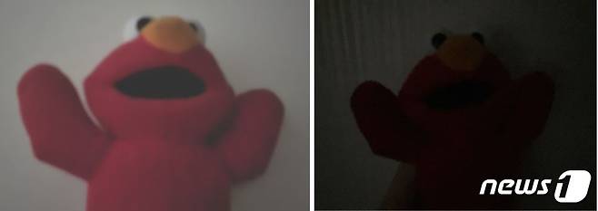 불을 끈 곳에서 '갤럭시Z플립3' 과 '아이폰SE3'으로 찍은 빨간색 인형. 2022.04.03©News1 오현주 기자© 뉴스1