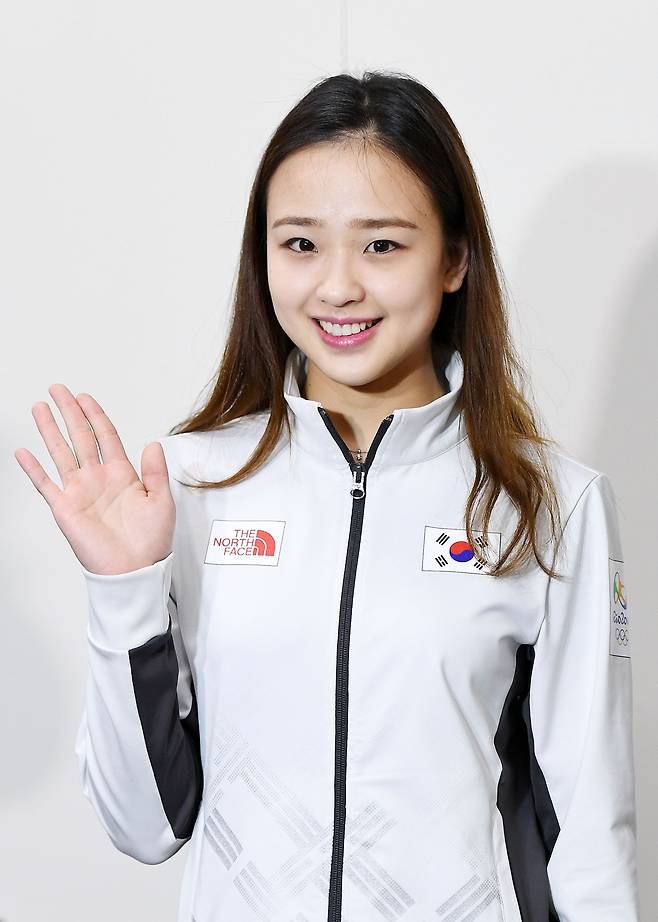 Son Yeon-jae, a former rhythmic gymnastics national team who wrote a new history of Korean rhythmic gymnastics, fell in love.As a result of star coverage, Son Yeon-jae has recently been confirmed to be in pink devotion with her non-entertainment boyfriend.The older one, who is growing love with Son Yeon-jae, is known to have started a serious meeting recently. According to an aide, the two people are close because of similar interests.Son Yeon-jae won the first individual bronze medal in the 2010 Guangzhou Asian Games in Korea and succeeded in entering the finals for the first time as a Korean player in the fifth place in the London Olympics held two years later.In 2014, the Incheon Asian Games won the first individual gold medal for the first time in Korea.In March 2019, he opened a rhythmic gymnastics studio and transformed into a CEO and leader, leading the way in popularizing rhythmic gymnastics and cultivating junior players.Fans are celebrating the beautiful news of the warm spring and the beautiful devotion.star* Star receives a report related to entertainers and entertainment workers.Please call me anytime. Thank you.