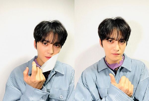 On the 8th, Jaejoong posted a picture through his instagram.In the open photo, Jaejoong is staring at the camera wearing a light blue jacket and half-naked mask.In the other photo, Jaejoong, who is completely naked from the mask, is giving a thumbs-up; Jaejoongs blemishes-free clear skin attracts attention.The fans commented on Picture Artisan, Healing with a pleasant face in a pleasant price, The more you look at it, the more handsome and cool you look, The skin is so good, Just a happy person to look at your face, He left a comment.Meanwhile, Jaejoong will breathe with the theme of Japan NTV demand drama Who said it is not cool to work evil ~ which is scheduled to be broadcast on April 13th.