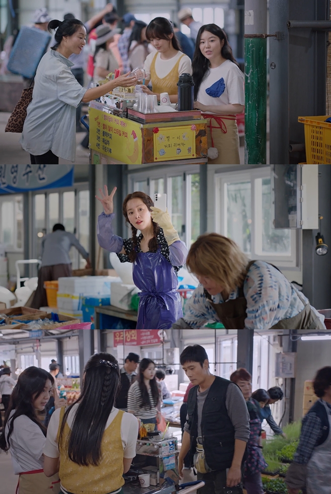 It wasnt a one-off appearance; Cho Hye-Jung, daughter of actor Cho Jae-hyun, reappeared in the second episode of Our Blues.In the second episode of TVNs new Saturday Drama Our Blues (playplayed by Noh Hee-kyung and director Kim Gyu-tae), which was broadcast on the 10th night, Park Jeong-jun (Kim Woo-bin) Lee Young-ok (Han Ji-min), Lee Dong-seok (Lee Byeong- Hun) Min Sun-ah (Shin Min-ah) and other stories were revealed a little bit and attracted attention.At the end of the broadcast, Eun Hee-su, run by Jung Eun-hee, was shown standing in the village market, and Lee Young-ok helped the business with Park Jin-jun.Meanwhile, Lee Young-ok took out his smartphone and turned on the flash, attracting the attention of fellow sea ladies who were running a beverage corner across the street, and ordered four drinks for the silver fishers.The woman who ordered this drink was a fellow sea girl, Cho Hye-Jung, who had been on the boat with Lee Young-ok in the first round.Cho Hye-Jung appeared as a minor part of Han Ji-mins first round of eating sickness pills and digesting a line of ambassadors that appease him.Here, Cho Hye-Jung received the order of Lee Young-ok, followed by the order of Lee Dong-seok.Cho Hye-Jung had stopped acting since the 2017 Confessor in 2018, when his father, Cho Jae-hyun, was identified as a Me Too perpetrator and controversially accused of five women.Cho Hye-Jung appeared with his father Cho Jae-hyun in the SBS entertainment program Take Care of Dad and criticized it as an easy debut as an actor with recognition.With the appearance of Cho Hye-Jung, which has appeared for a long time, the audience has been criticized. If the story related to Lee Young-ok is unfolded due to the characteristics of Our Blues, which is an omnibus-style composition, Cho Hye-Jung may appear in a weighty role rather than a simple part.