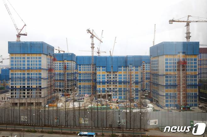 12일 업계에 따르면 서울 강동구 둔촌주공 아파트 재건축조합이 시공사업단(현대건설·HDC현대산업개발·대우건설·롯데건설)과의 계약을 해지할 것으로 보인다. /사진=뉴스1