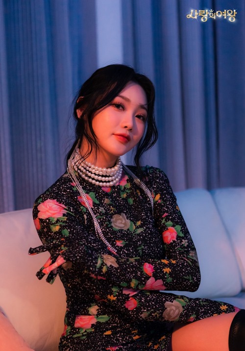 Singer Hong Ji-yoon released the second concept image of the new song.Hong Ji-yoon opened the second concept image of the new song Queen of Love through the official SNS of Lin Branding on the 12th.In the open photo, Hong Ji-yoon completed a colorful and deadly atmosphere with a flower pattern mini dress and colorful pearl accessories, and gave an intense La Poste with a dotty look and chic black hair.The proud and confident figure that heralds the unrivaled Queens rise is making Hong Ji-yoon look forward to her move as Queen of the Trot.Hong Ji-yoon, who gathered the topic with the first concept photo that shows a lovely and pure charm, caught the attention by trying to transform into a second concept photo that emits a feminine but deadly aura.In addition, Hong Ji-yoon is fully digesting various styles and raising questions about new songs and various stages to take off the veil in the future.Meanwhile, Hong Ji-yoons new song Queen of Love will be released on the music site before 6 pm on the 19th.