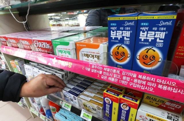 안전상비약품은 복용 전 의약품 설명서를 꼼꼼히 읽고 복용해야 한다./사진=연합뉴스