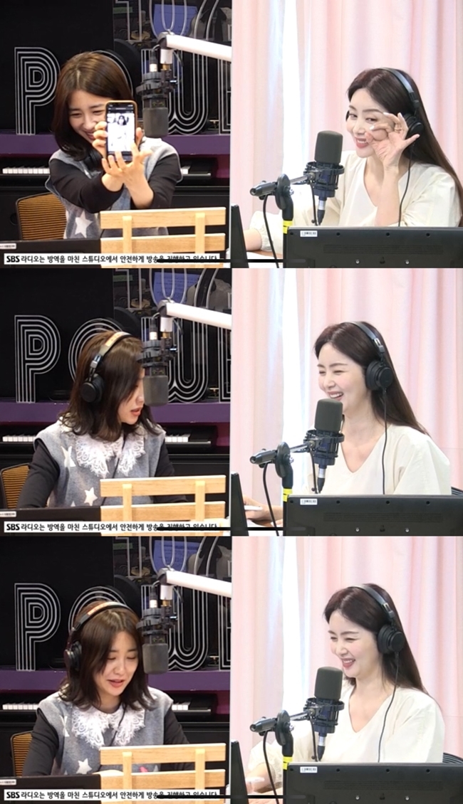 Actor Park Sol-mi told the candid parenting story.Park Sol-mi appeared as a guest at the Cine Mam Cafe corner of SBS Power FM Park Ha-suns Cine Town broadcast on April 15th.Park Sol-mi has two daughters in her family: when asked about the person who talks most when she is having trouble with childcare, Park Sol-mi said, I often see Mr. Hasun these days.I love it because I am a sister of Solmi in any serious situation, she laughed.Park Ha-sun, who heard this, recalled, I met once in kindergarten and the teachers laughed because they were Solmi sister.I did not have anyone to look at the child on the weekend, so I did what I did and my sister was happy to look at it.Park Sol-mi said, Its so fun to play with you. Your daughter is very pleasant and charming. My children had a good time together.When asked about the baby food that could be fed quickly, Park Sol-mi said, Children are very simple.I eat it slowly when I give it to a bowl after fried rice, but if I eat it as a finger food, I eat it quickly.I hope my mom doesnt hang on to it too much, she said.Park Sol-mi also said, I relieve my stress with a glass of wine I eat after hexagonal, or I see a drama I have not seen, or I talk to my friends in the same situation for an hour or two.I dont think we need to be too good at parenting, he added.One listener said, I am an elementary school student and I do not study at all. Park Sol-mi said, My daughter is also a second grader in elementary school.I cant tell her, Im sick to tell her, because shes in a hot age of education. My daughter took an English test a few days ago and got a zero.I did really well. Then I got two, four, and I got two, but this time I got four. I did not mean it, I was embarrassed.I really said, Im angry. I feel bad the day before yesterday, and I studied really hard yesterday. We all have a frog habit, I just want children to live happily, he said.Park Sol-mi said of her daughter Tae-myung, I was very into the online game world before marriage, and there was a character I raised then.I was pregnant and I could not kill anyone. I arranged the computer. I decided to name the first child, Taemyung, the character ID heart that was left in my mind. I apologize and laughed.After hearing the story of a listener who was struggling with childcare, Park Sol-mi said, I cried so much that I wondered if there was a child crying like our child in Korea.I was wrong about preaching, I was wrong. There were times when I had trouble every day, but time passed.I do not live with the love I received from my mother. Park Ha-sun added, I was nervous because I was crying, and I thought it was natural for the child to cry. I sat down and hugged him, and I raised him a lot.