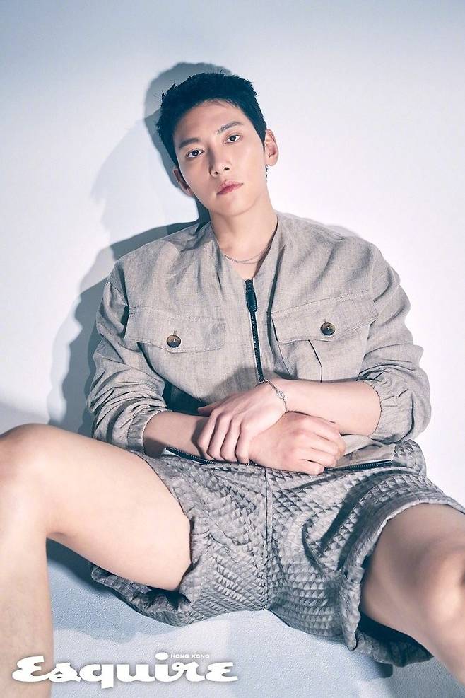Actor Ji Chang-wook has accessorised the Hong Kong magazine cover.Ji Chang-wook showed off his short hairstyle in the April issue of Esquire Hong Kong, attracting fans attention.In the picture, Ji Chang-wook showed a cool eye with a short hair and boasted a perfect visual.Ji Chang-wook, who has raised his masculine beauty with his forehead and dark eyebrows, has completely digested various styles of costumes ranging from shirts to slacks and shorts.Especially in the cut in shorts, he showed a thigh lettering tattoo and emits a different charm.Ji Chang-wook returns to the Netflix original The Sound of Magic, which will be released in May.