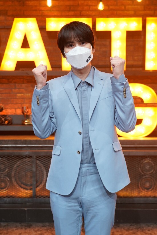 Singer Cho Kyuhyun told the casting story.On the afternoon of the 15th, an online production presentation of JTBCs Singer of Famous - Battle Again (hereinafter referred to as Singer of Famous) was held.Yoo Hee-yeol, Cho Kyuhyun, Kim Ki-tai, Lee Jo-hyuk, Shinyoume, Yun Yun Yunjun CP, and Kim Eun-ji PD attended the scene.Singer is a program in which Sing Again 2 - Unknown Singer (hereinafter referred to as Sing Again 2) Top6 meets and talks with famous singers who have legend songs and spreads Battle with a remake of their famous songs.MC Cho Kyuhyun, who introduced himself as a knee on the day, said, I did not talk to the production team.I usually think that persuasion, recommendation, and proposal are necessary before appearing in the program, but I already have to do it. I wanted to do it with the main MC last season.So I came together, he said.If Top3 was a happy time with seniors last season, this time it is a war, it will bring another fun, he said.Yun Yunjun CP said, To tell you that you may misunderstand, Cho Kyuhyuns agency (SM Entertainment) has a good system.I have already confirmed my appearance through my agency. He said, I do not think I have delivered it to Cho Kyuhyun in my agency. Cho Kyuhyun then joked that he was conflicting with his company.On the other hand, Singer Game will be broadcasted at 9 pm on the 15th.Photo: JTBC