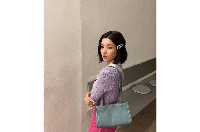 권은비가 단발 스타일링으로 상큼한 매력을 뽐냈다. 권은비 SNS