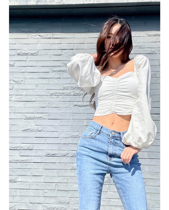 Group OH MY GIRL YooA reassured fans.On the 17th, YooA posted several photos on his instagram with an article entitled I am so sorry and thank you for your concern, I want to meet Wolfspeed with a bright face and I love you.In the open photo, YooA is posing in a white crop blouse.He boasts a faint eye and a slender body, and he seems to have announced his current situation to relieve the worries of fans.YooA recently announced that it has decided to concentrate on treatment and rest for the time being because of the aftereffects and poor condition after the confirmation of COVID-19.On the other hand, OH MY GIRL, which YooA belongs to, released its second full-length album Real Love last month and performed its activities.Photo: YooA Instagram